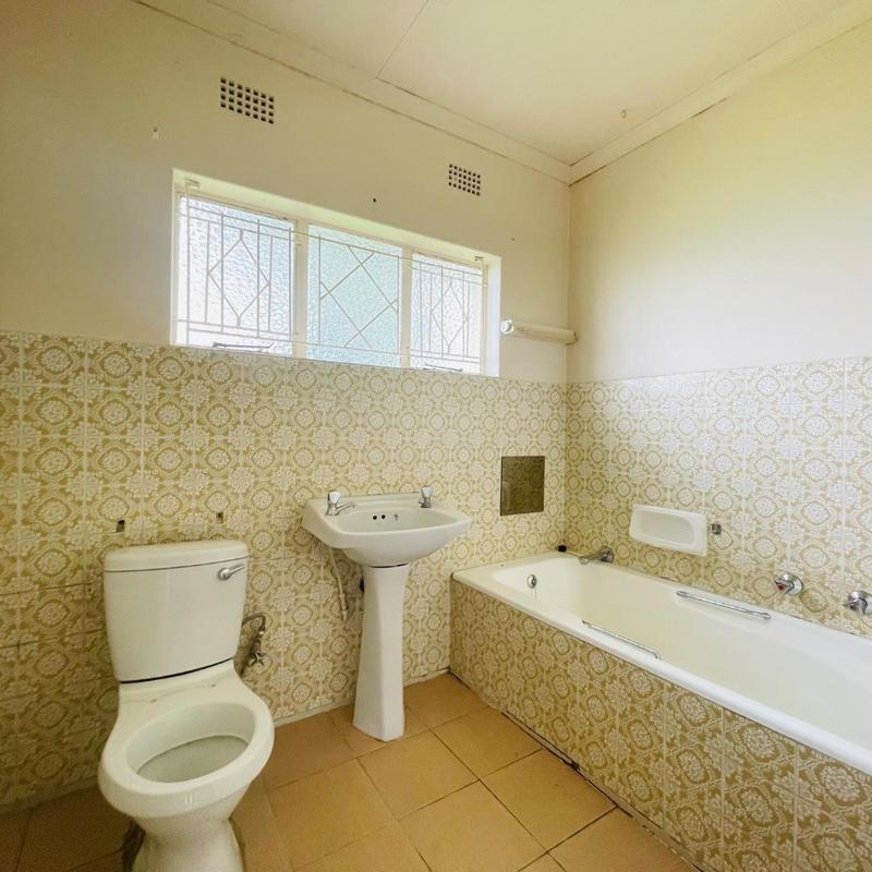 7 Bedroom Property for Sale in Golf View North West